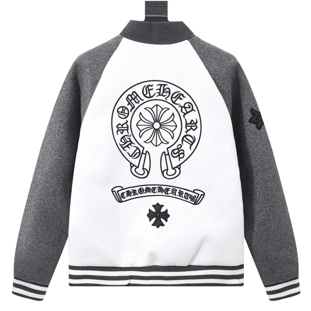 P370 Model No. Y623 Chromehearts/Chrome Hearts Embroidered Letters Woolen Stitching Baseball Jacket Channel Boutique The most popular baseball jacket among fashionable men and fashionable women. There are versions at all levels in the market (you must compare the details). The most powerful quality control has been producing and researching baseball uniforms for 7 years. The details are exquisite. With it, you are the most beautiful boy in the world. The paint-coated full-face four-button buckle (button with LOGO), the average weight of the fabric is nearly 900 grams, and it is made of wool + eyeliner blended, custom-woven and dyed wool with high color fastness. The lining is made of silky and delicate cupro fiber! The texture is thick, the color is more uniform and beautiful, and the sharp edges and corners are full of three-dimensionality, showing laziness, casualness, and youthful vitality! size：M-XXL